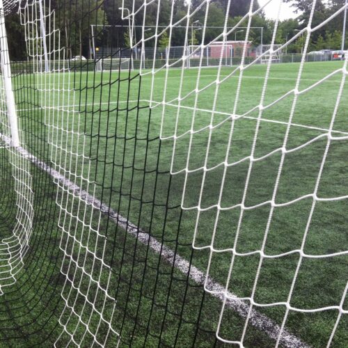 Voetbal doelnetten WK model VN155 9 Afgebeeld de zwart-wit uitvoering van deze senioren doelnetten WK-model 7.5 x 2.5 x 2 x 2 meter.